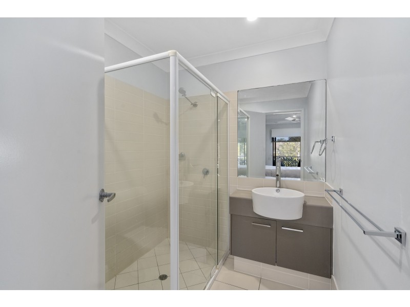 13/2 Jefferson Court, Upper Coomera QLD 4209