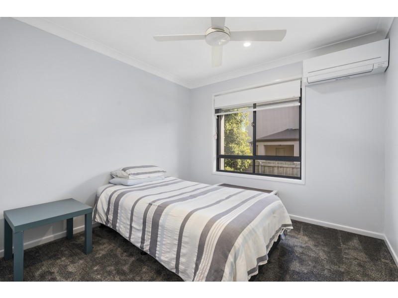 13/2 Jefferson Court, Upper Coomera QLD 4209