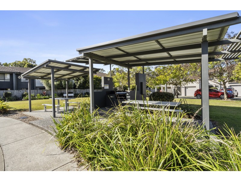 13/2 Jefferson Court, Upper Coomera QLD 4209