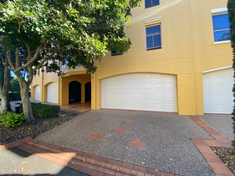 16/14 Pendraat Parade, Hope Island QLD 4212