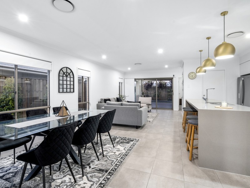 48 Whitsunday Circuit, Pimpama QLD 4209