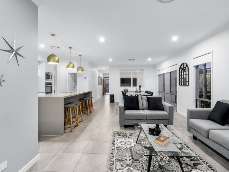 48 Whitsunday Circuit, Pimpama QLD 4209