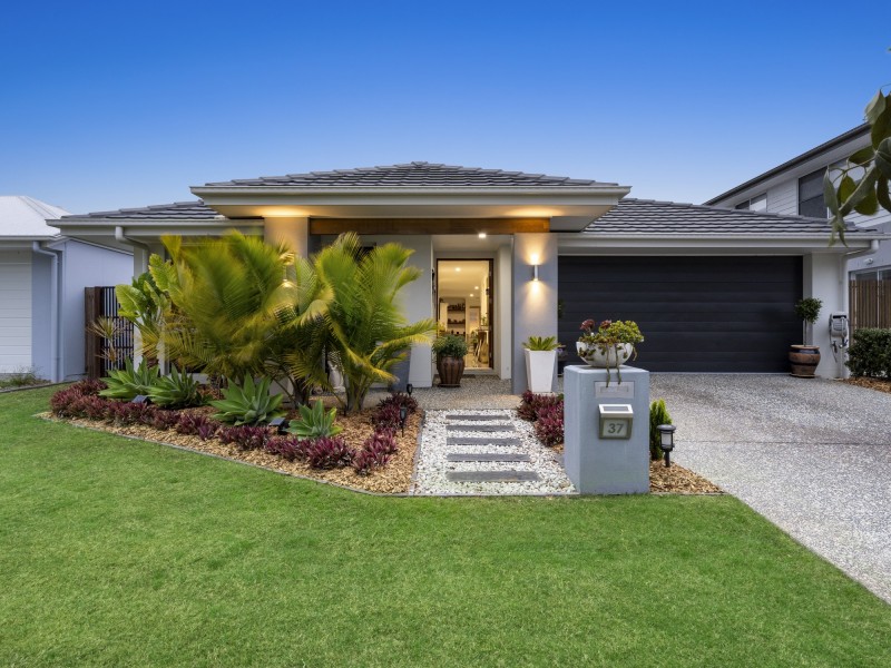 37 Whitsunday Circuit, Pimpama QLD 4209