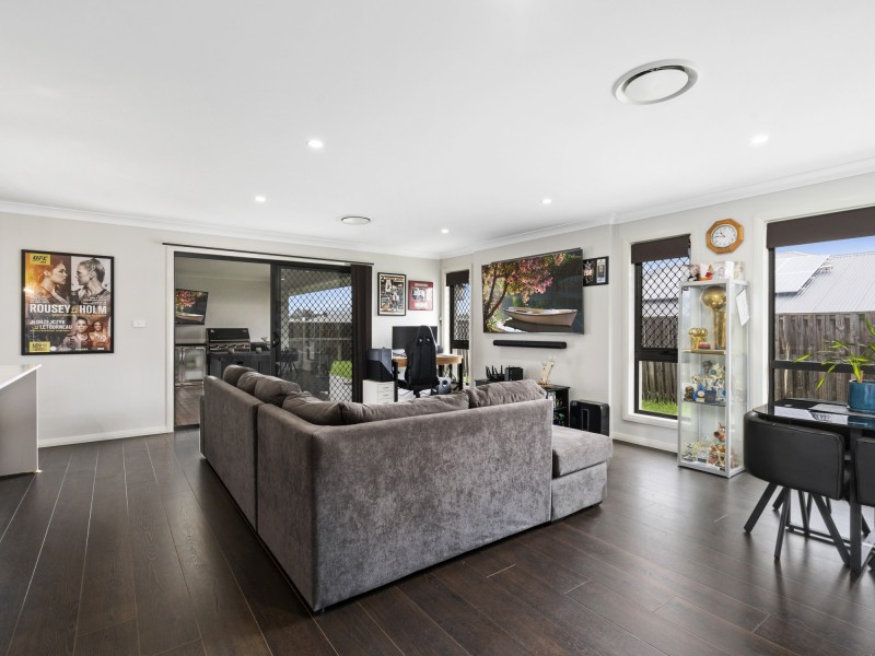 5 Longstaff Crescent, Pimpama QLD 4209