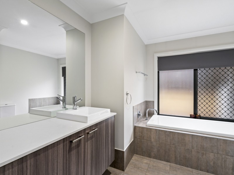 5 Longstaff Crescent, Pimpama QLD 4209
