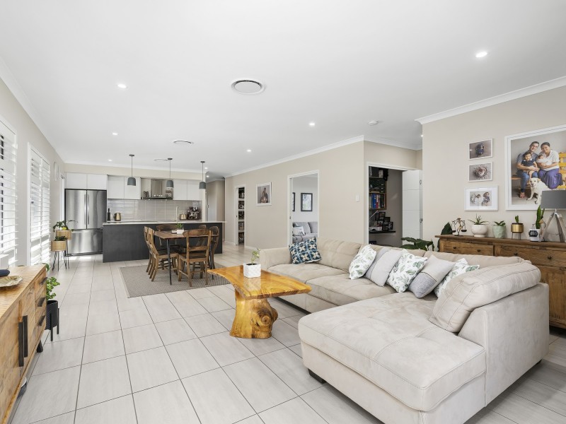 4 Beilby Crescent, Pimpama QLD 4209