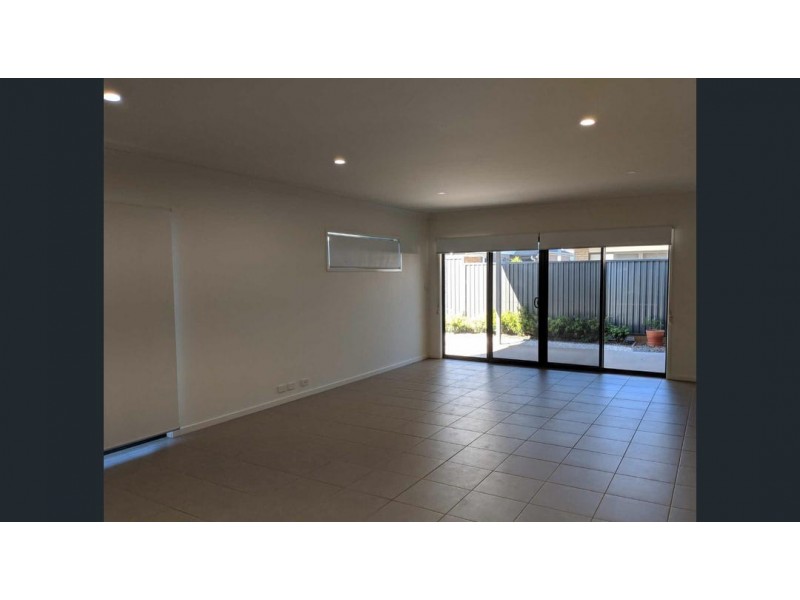 10 Cygnus Crescent, Coomera QLD 4209