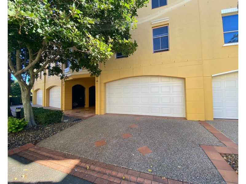 16/14 Pendraat Parade, Hope Island QLD 4212