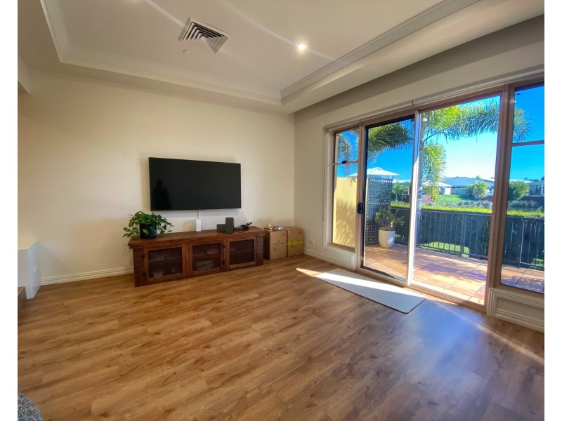 16/14 Pendraat Parade, Hope Island QLD 4212