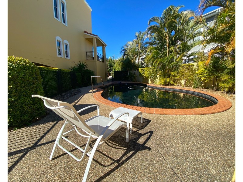 16/14 Pendraat Parade, Hope Island QLD 4212