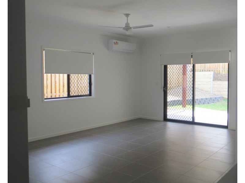 2/11 Dorretti Circuit, Upper Coomera QLD 4209