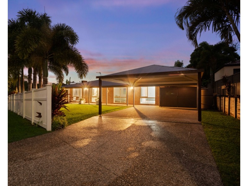 37 Akoonah Street, Hope Island QLD 4212