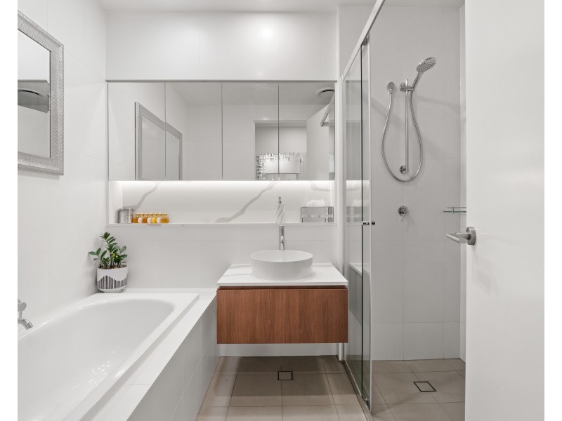 128/37 Sickle Avenue, Hope Island QLD 4212