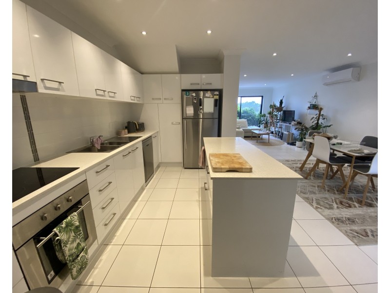 2/33 Pyrite Street, Pimpama QLD 4209