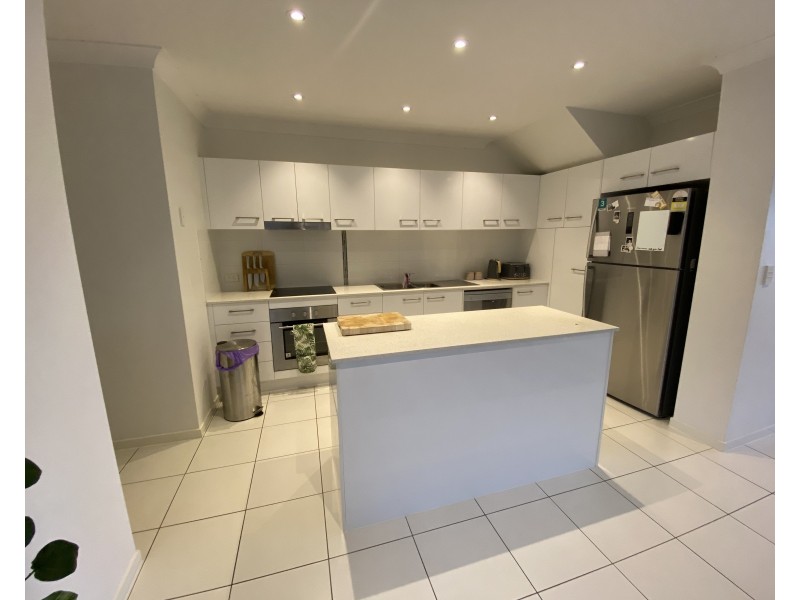 2/33 Pyrite Street, Pimpama QLD 4209