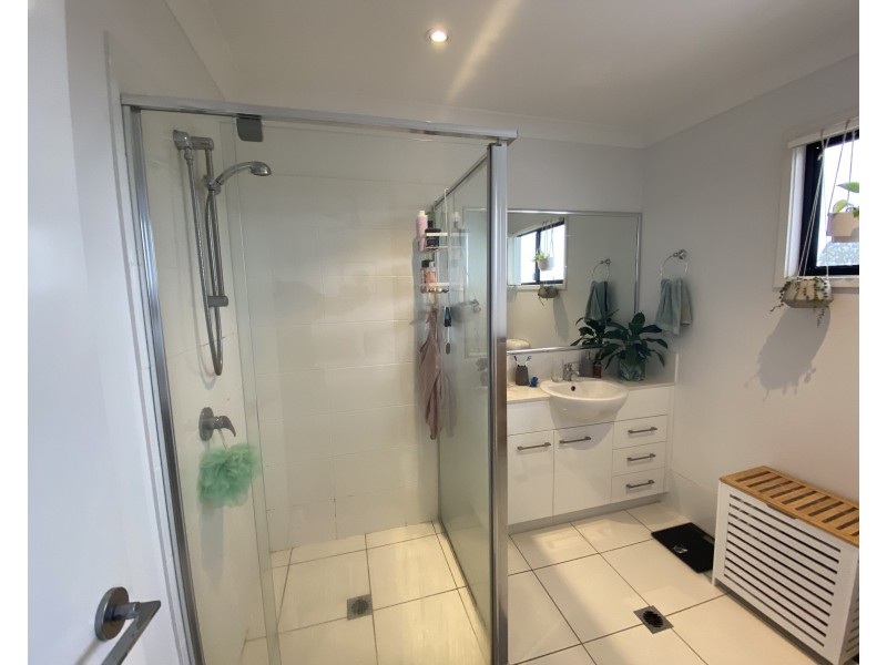 2/33 Pyrite Street, Pimpama QLD 4209