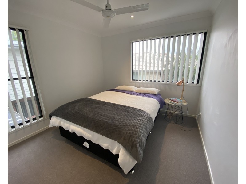 2/33 Pyrite Street, Pimpama QLD 4209