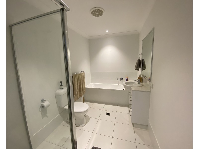 2/33 Pyrite Street, Pimpama QLD 4209