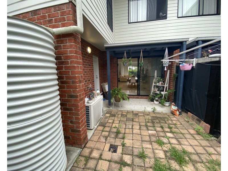 2/33 Pyrite Street, Pimpama QLD 4209