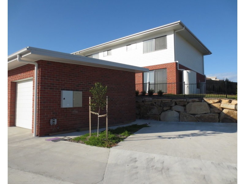 2/33 Pyrite Street, Pimpama QLD 4209