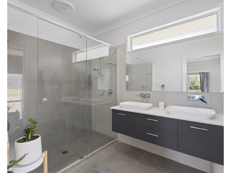 171 Coonowrin Road, Glass House Mountains QLD 4518