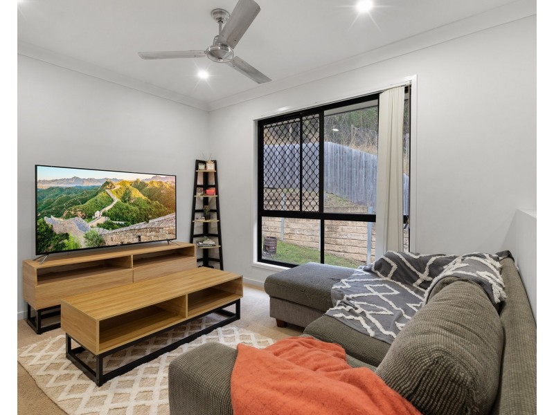 33 Nightshade Crescent, Pimpama QLD 4209
