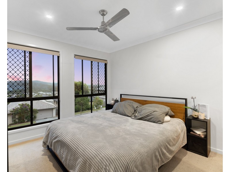 33 Nightshade Crescent, Pimpama QLD 4209