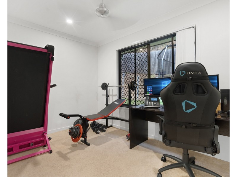 33 Nightshade Crescent, Pimpama QLD 4209