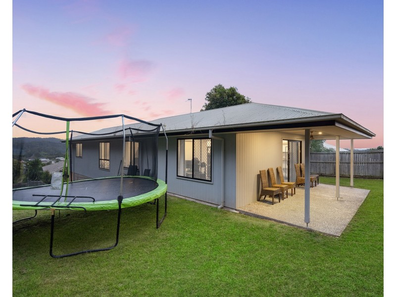 33 Nightshade Crescent, Pimpama QLD 4209