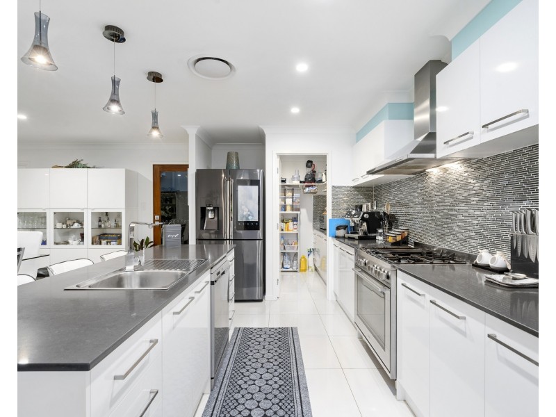 37 Whitsunday Circuit, Pimpama QLD 4209