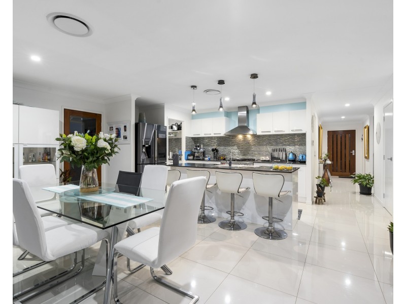 37 Whitsunday Circuit, Pimpama QLD 4209