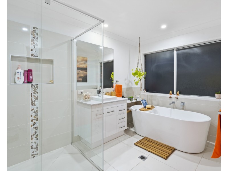 37 Whitsunday Circuit, Pimpama QLD 4209