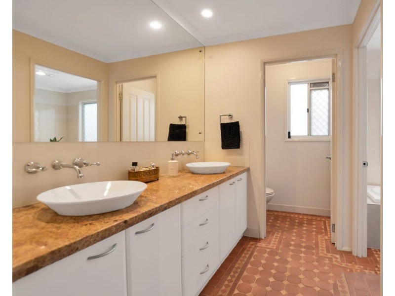 8 Post Office Road, Mapleton QLD 4560