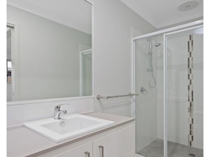 2/16 McWilliam Street, Pimpama QLD 4209