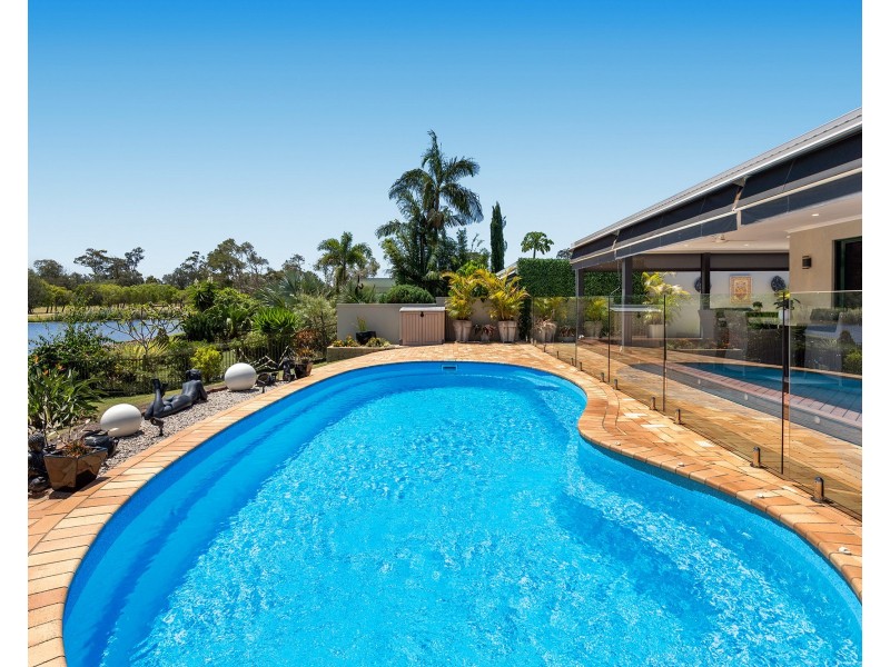 8 Steyning Court, Arundel QLD 4214