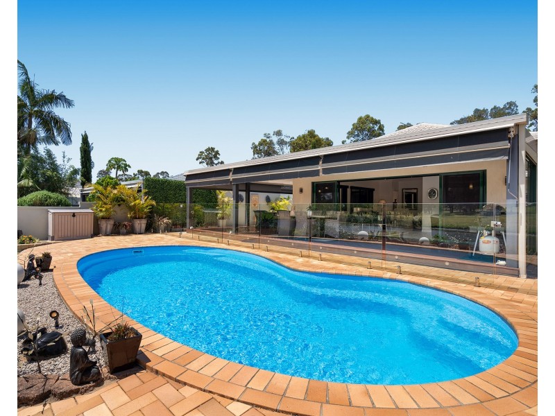 8 Steyning Court, Arundel QLD 4214