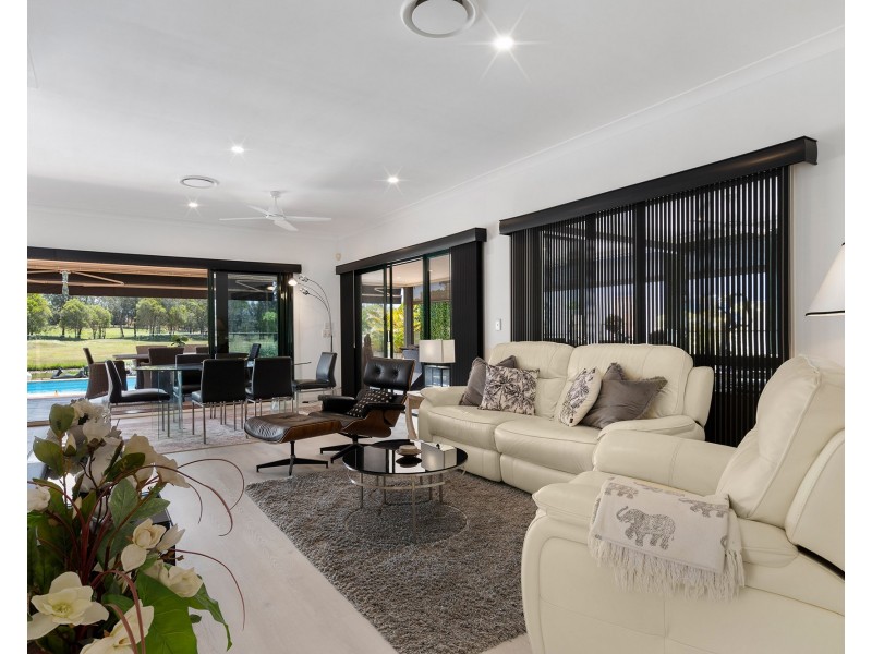 8 Steyning Court, Arundel QLD 4214