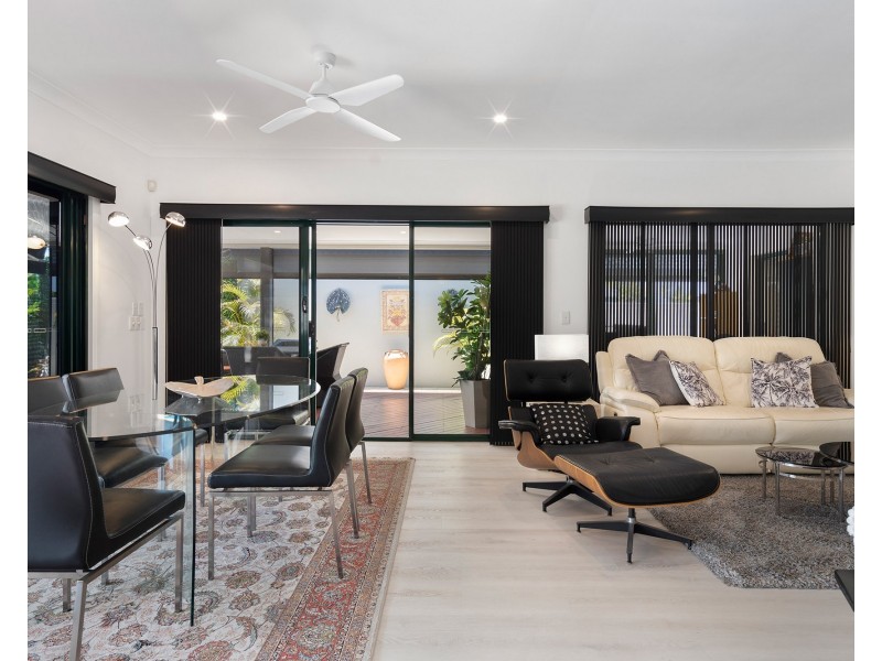 8 Steyning Court, Arundel QLD 4214