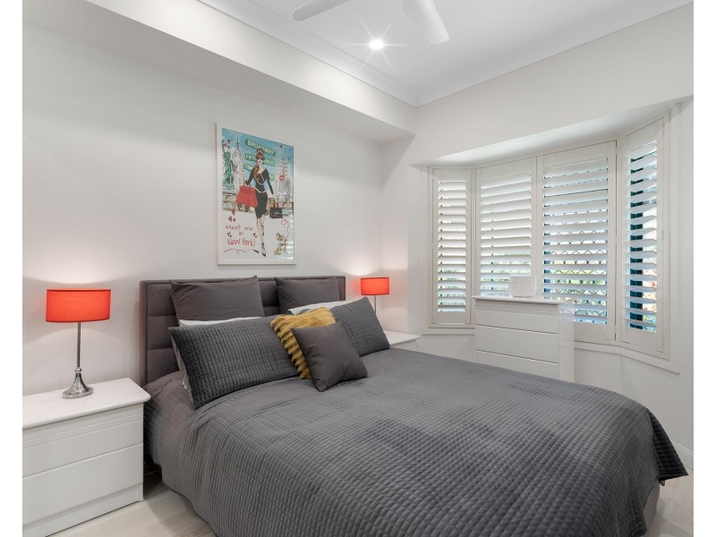 8 Steyning Court, Arundel QLD 4214