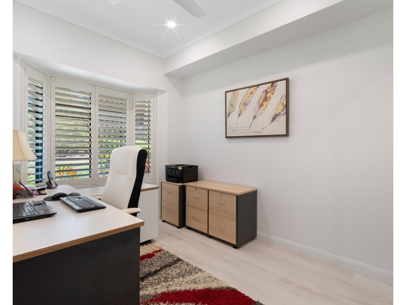 8 Steyning Court, Arundel QLD 4214