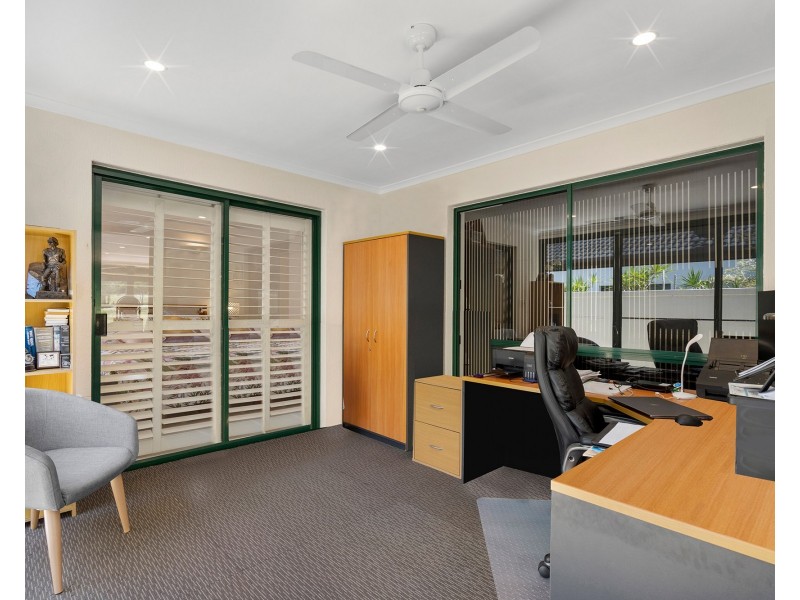 8 Steyning Court, Arundel QLD 4214