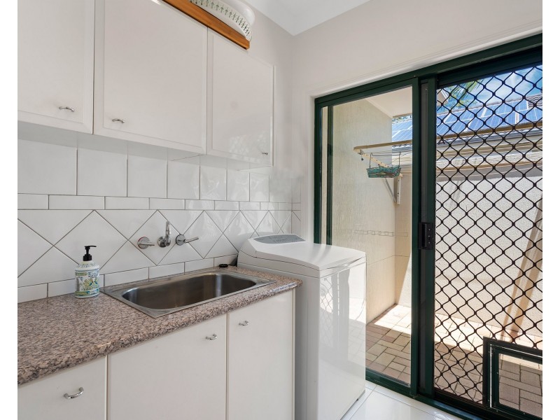 8 Steyning Court, Arundel QLD 4214