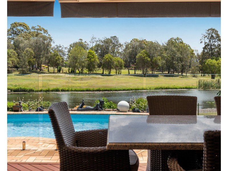 8 Steyning Court, Arundel QLD 4214