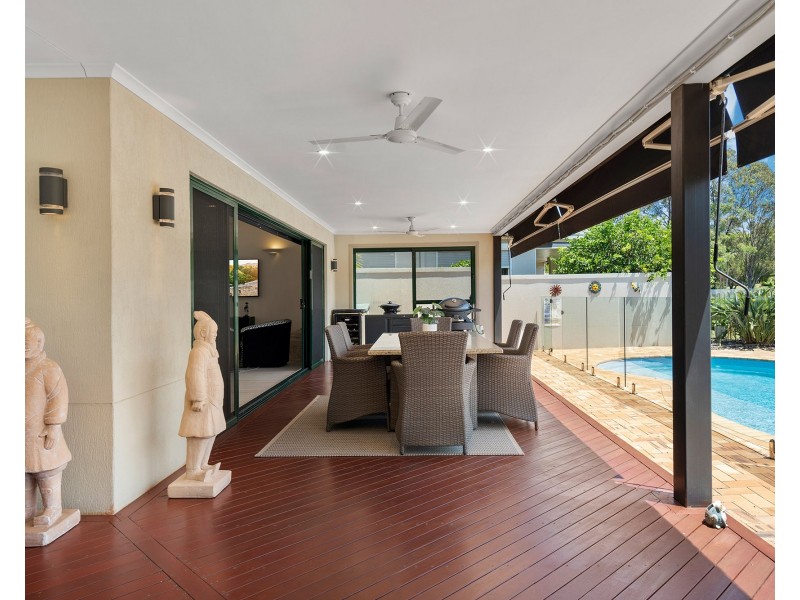 8 Steyning Court, Arundel QLD 4214