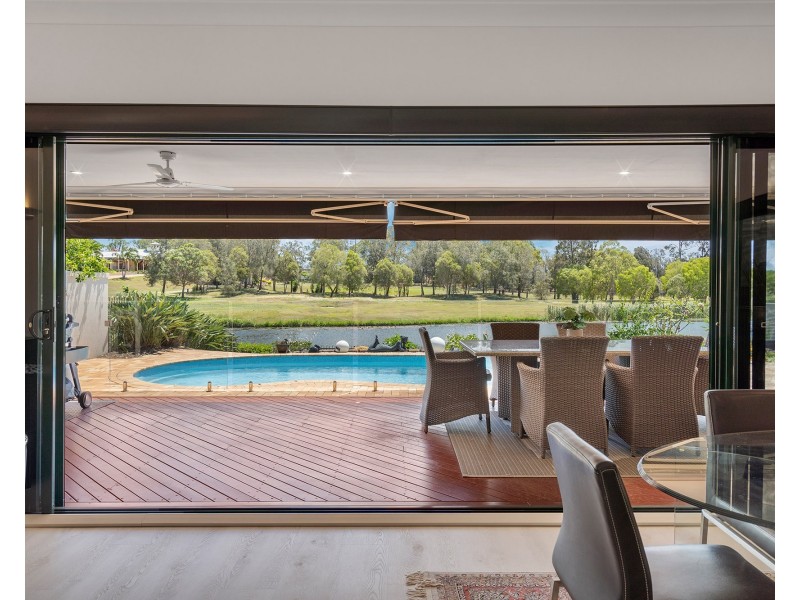 8 Steyning Court, Arundel QLD 4214