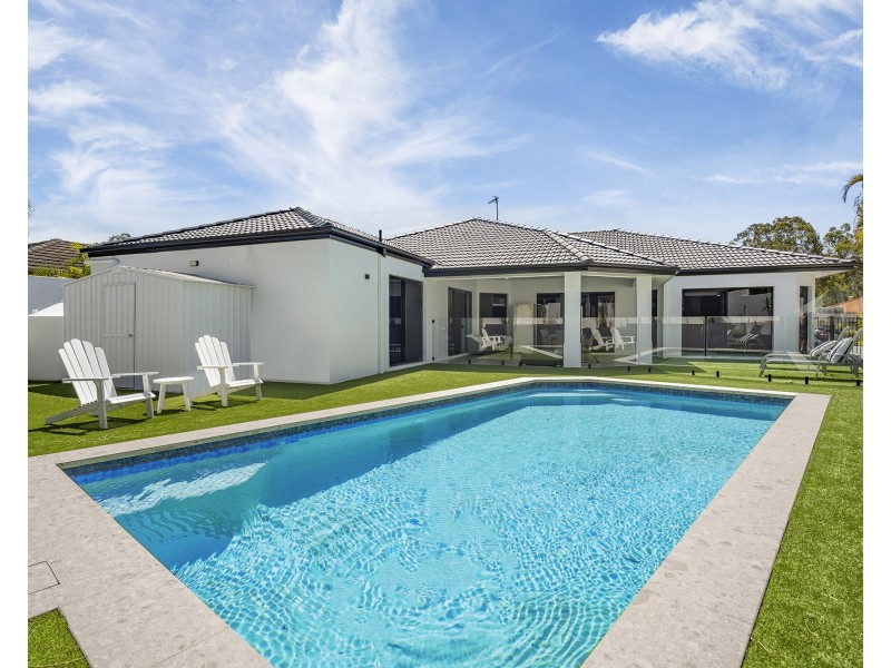8 Blackfen Court, Arundel QLD 4214