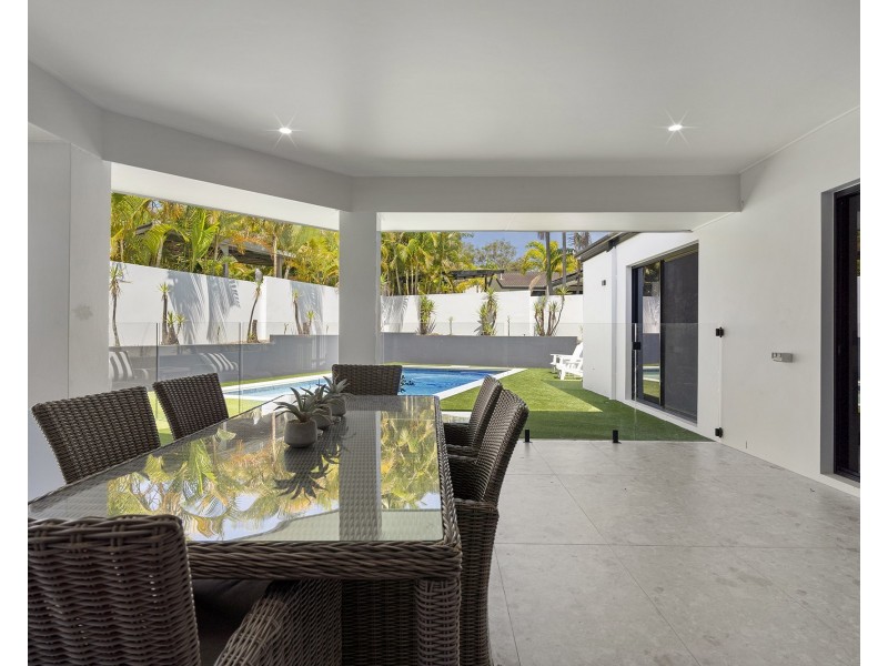 8 Blackfen Court, Arundel QLD 4214