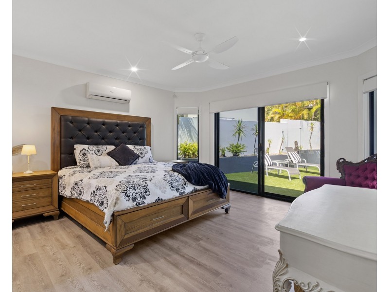 8 Blackfen Court, Arundel QLD 4214