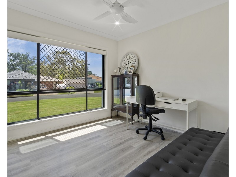 8 Blackfen Court, Arundel QLD 4214