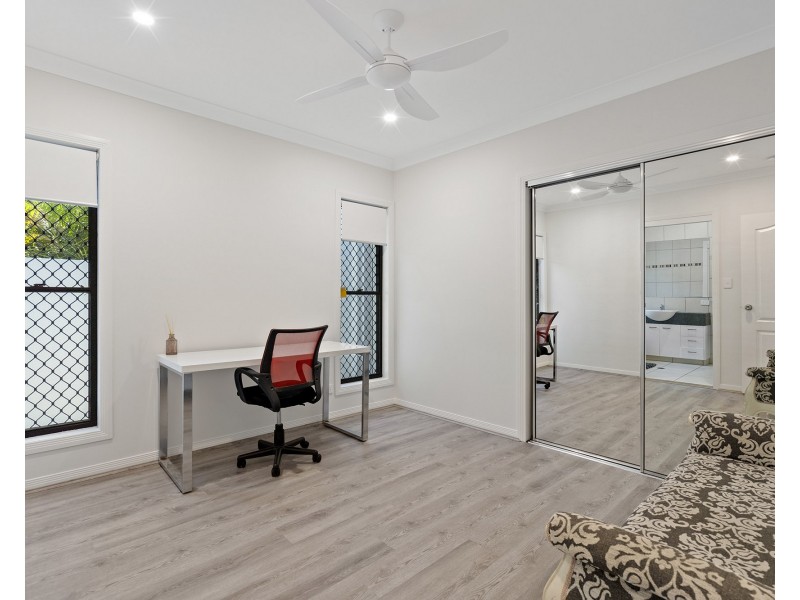 8 Blackfen Court, Arundel QLD 4214